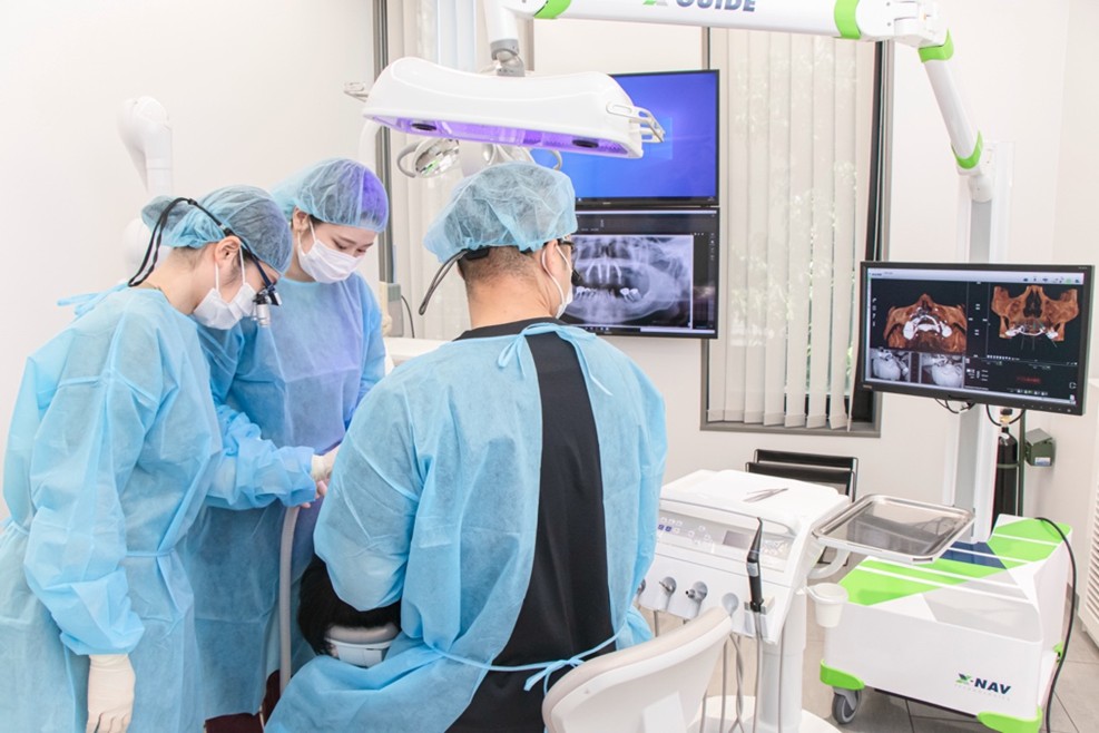 インプラント手術の様子